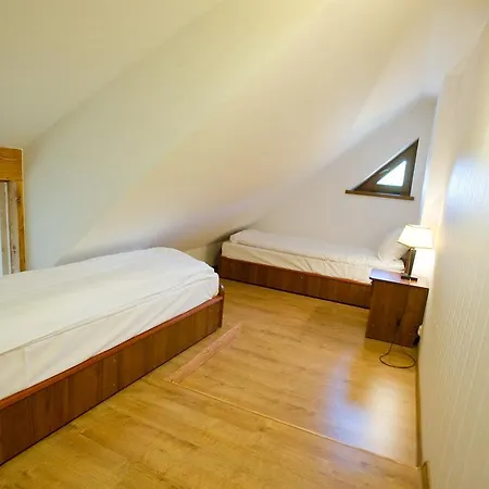 Aldian Pokoje Goscinne Щирк